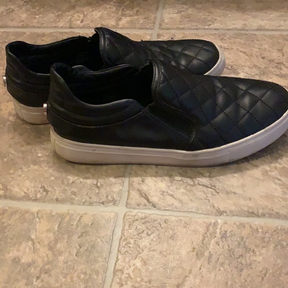 Women’s Steve Madden black flats - Picture 2 of 3